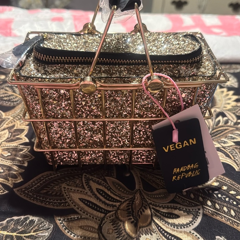 Gold basket bag great for Easter 🐣 has a strap